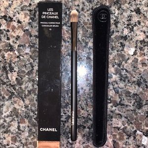 Chanel concealer brush